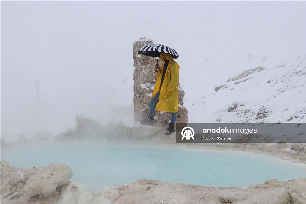 Li Agiriyê jiyana zivistanê ya dijwar û bedewiya siruştî bala wênekêşan dikişîne