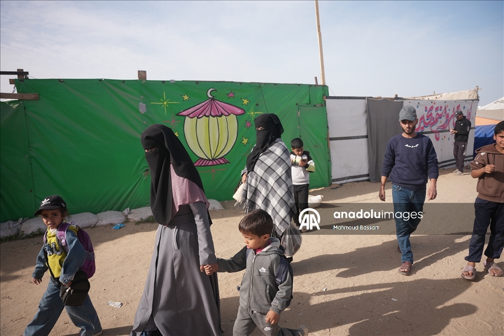 Палестинцы готовятся к Рамазану посреди разрушенного Хан-Юнуса в Газе