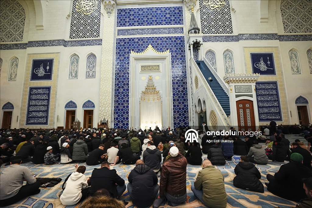 İstanbul'da ilk teravih namazı kılındı