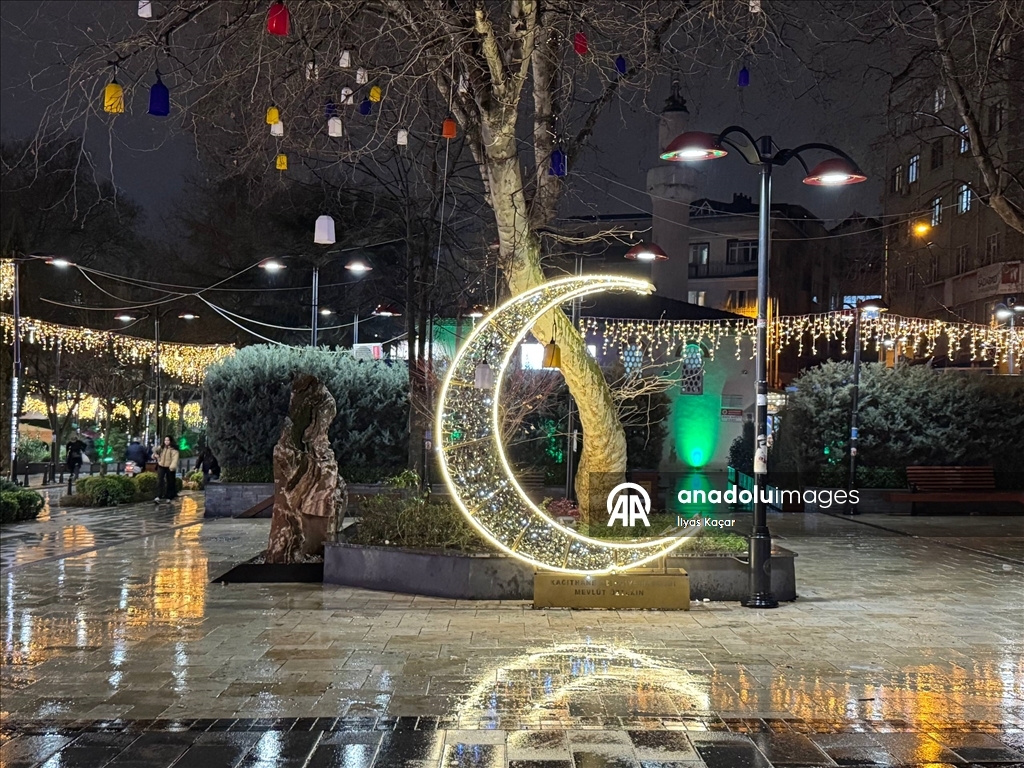 Улицы Стамбула украшены к Рамазану