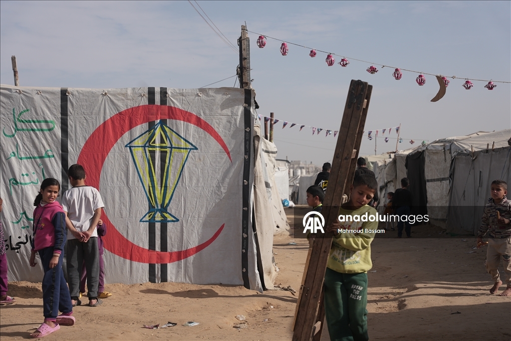 Палестинцы готовятся к Рамазану посреди разрушенного Хан-Юнуса в Газе