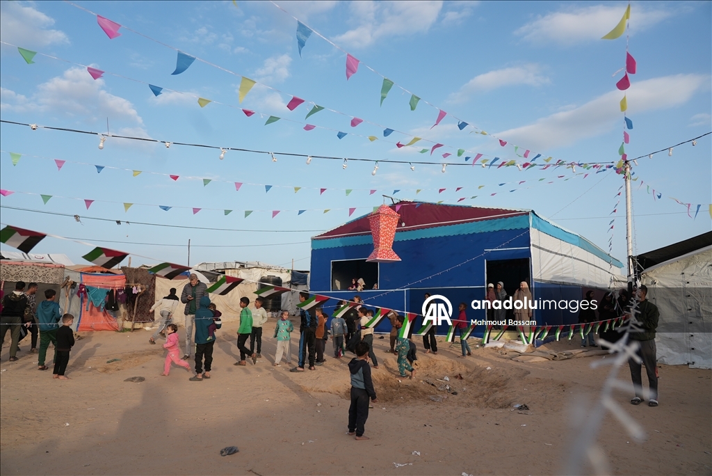 Палестинцы готовятся к Рамазану посреди разрушенного Хан-Юнуса в Газе