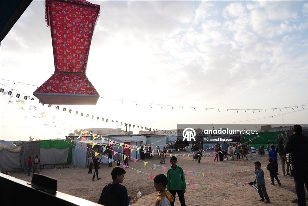 Палестинцы готовятся к Рамазану посреди разрушенного Хан-Юнуса в Газе