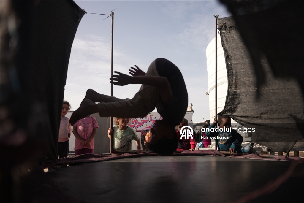 Палестинцы готовятся к Рамазану посреди разрушенного Хан-Юнуса в Газе