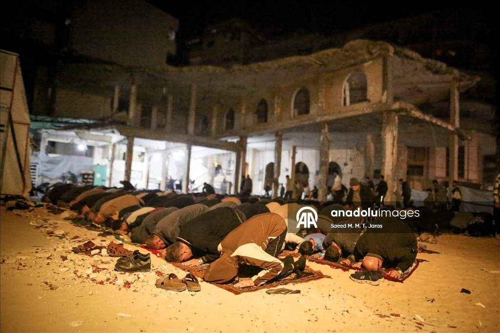 First Tarawih prayer in Gaza amid the shadow of destruction