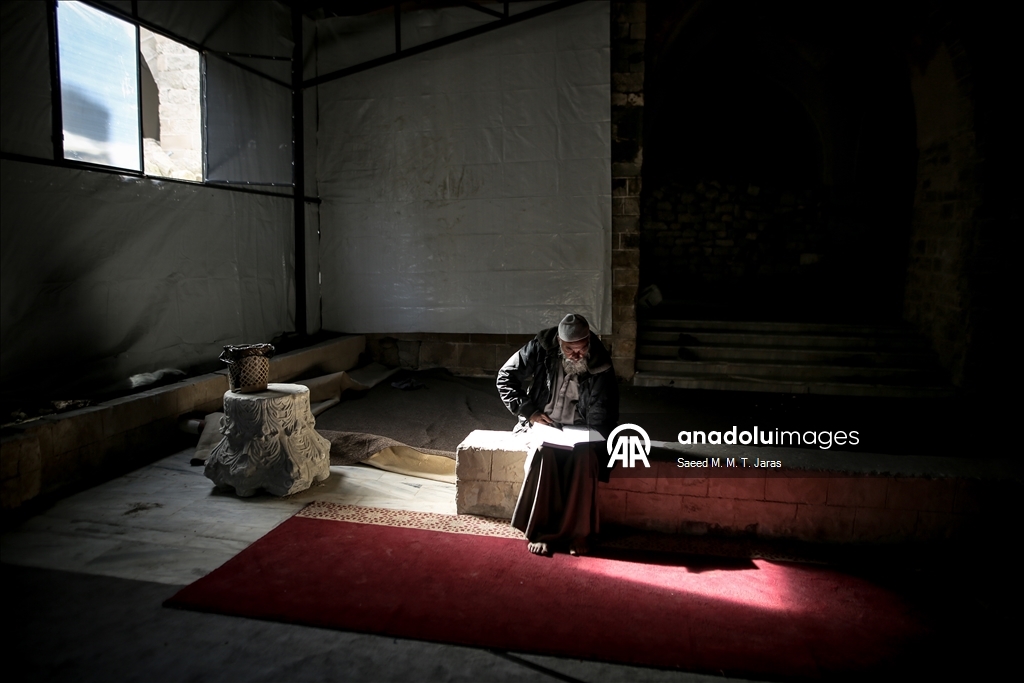 Gazze’de ramazan ayının ilk günü, vatandaşlar camilerde Kur’an-ı Kerim okuyarak geçirdi