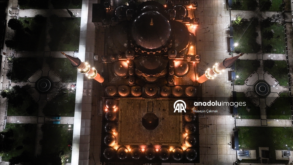 İstanbul'da ilk teravih namazı kılındı