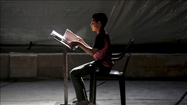 Gazze’de ramazan ayının ilk günü, vatandaşlar camilerde Kur’an-ı Kerim okuyarak geçirdi