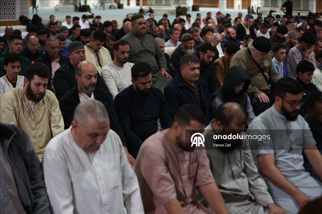 В Алжире совершили первый намаз таравих