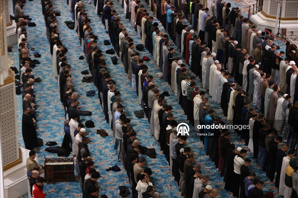 В Алжире совершили первый намаз таравих