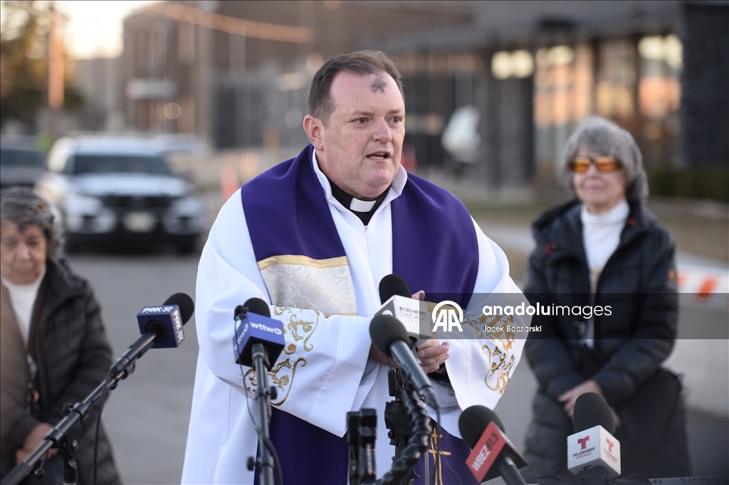 Месса в Пепельную среду для задержанных в центре ICE в Иллинойсе