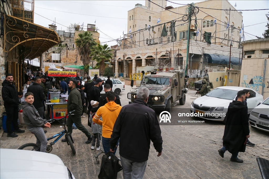 İsrail güçleri, Batı Şeria'nın El Halil kentine baskın düzenledi