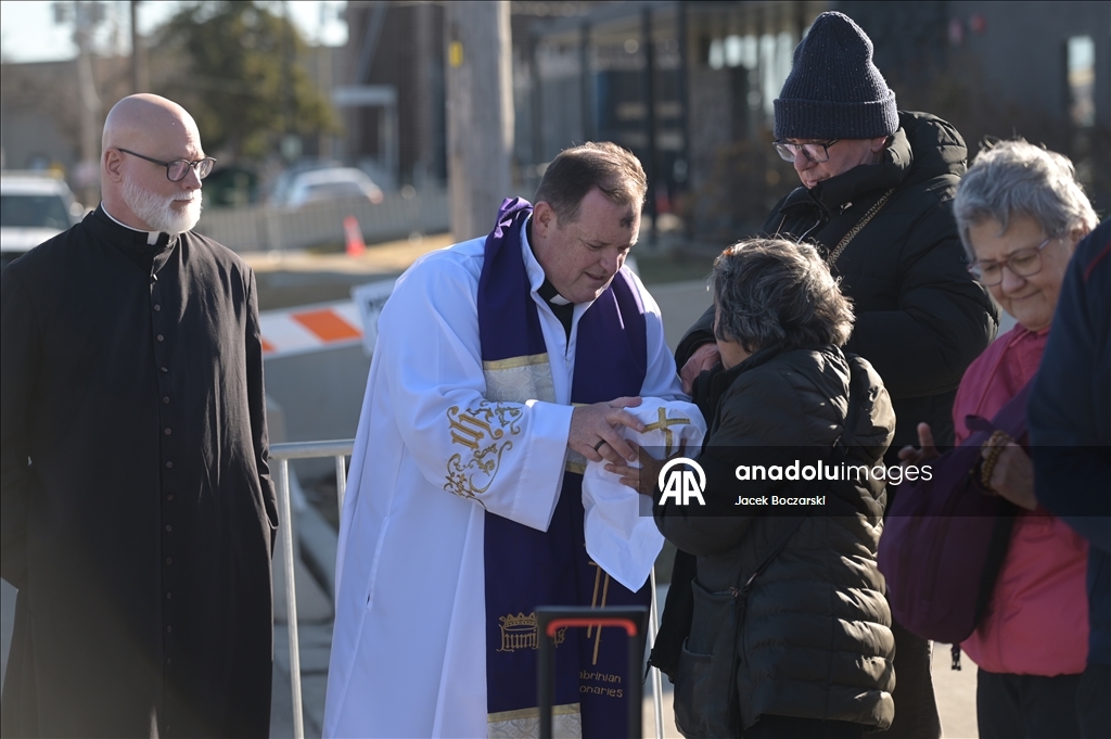 Месса в Пепельную среду для задержанных в центре ICE в Иллинойсе