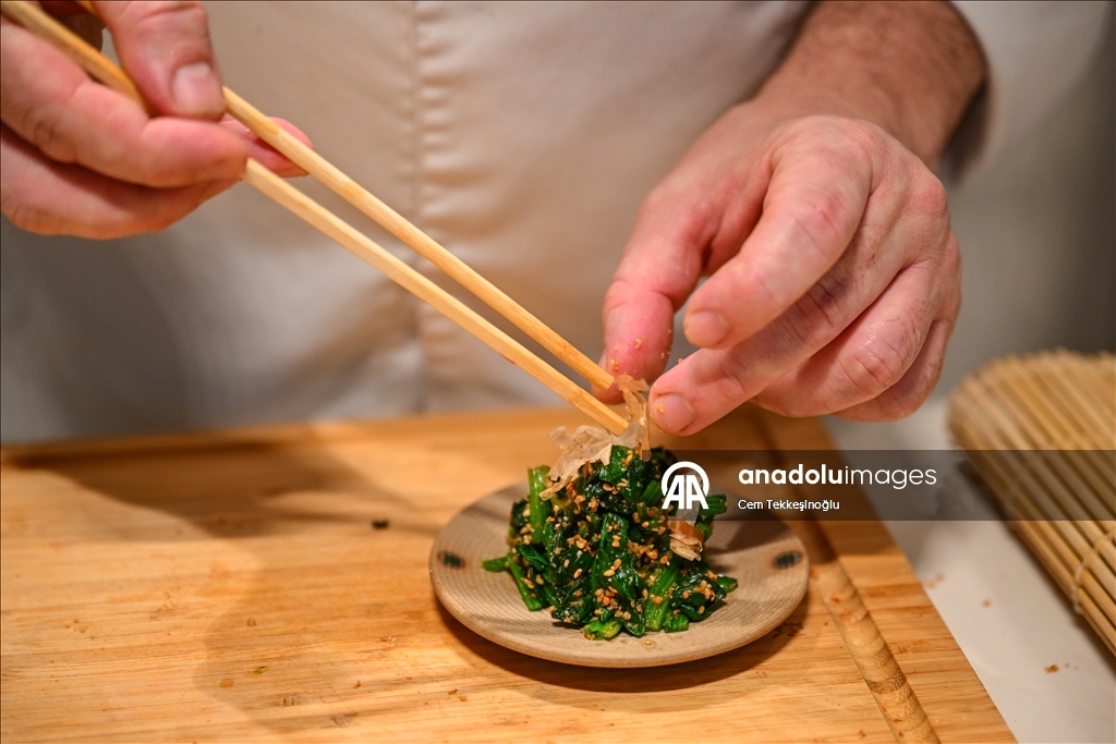 Синан Дамгаджиоглу, первый турецкий шеф-повар, назначенный Министерством сельского, лесного и рыбного хозяйства Японии «Послом доброй воли японской кухни», делится своим опытом с молодыми кулинарами