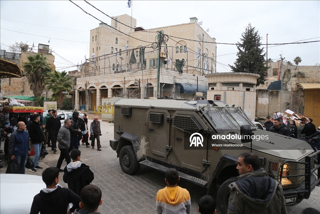 İsrail güçleri, Batı Şeria'nın El Halil kentine baskın düzenledi