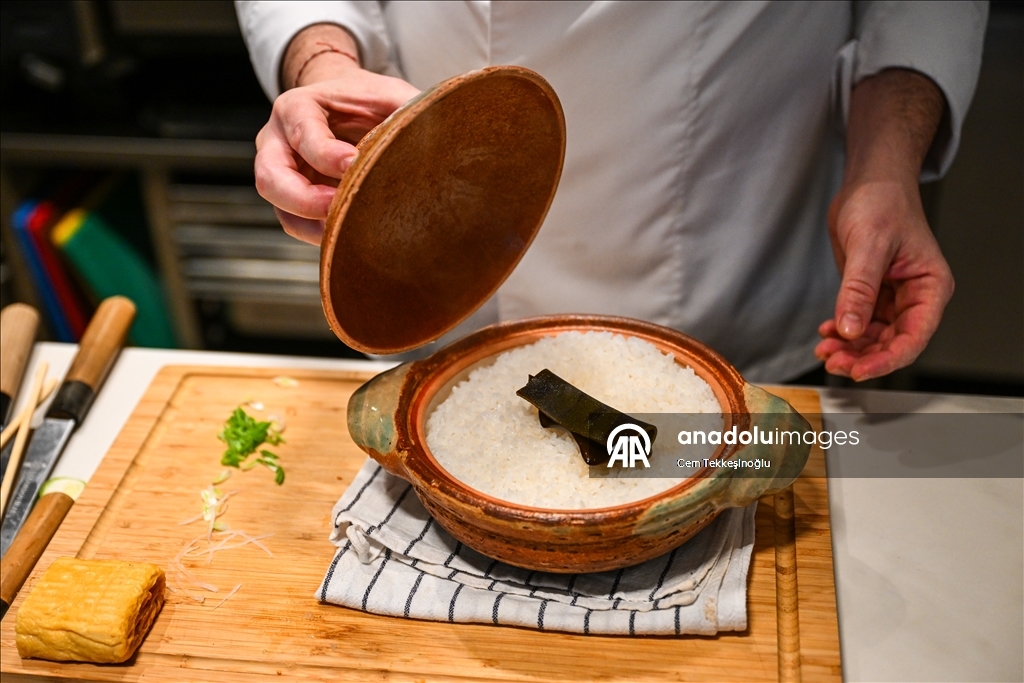 Синан Дамгаджиоглу, первый турецкий шеф-повар, назначенный Министерством сельского, лесного и рыбного хозяйства Японии «Послом доброй воли японской кухни», делится своим опытом с молодыми кулинарами