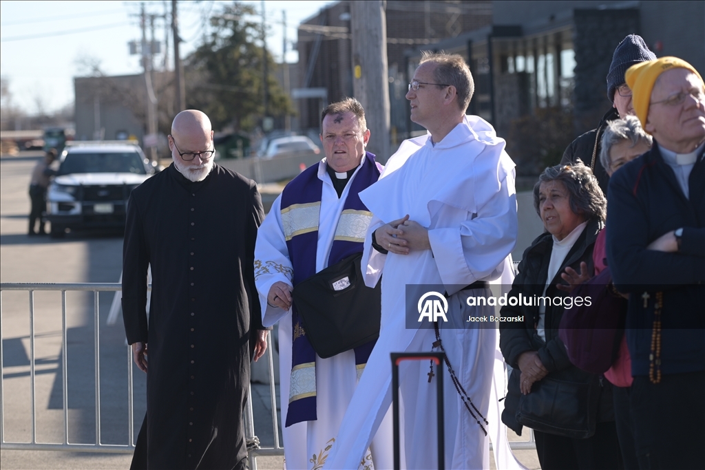 Месса в Пепельную среду для задержанных в центре ICE в Иллинойсе