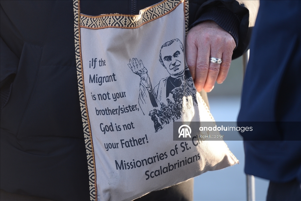 Месса в Пепельную среду для задержанных в центре ICE в Иллинойсе