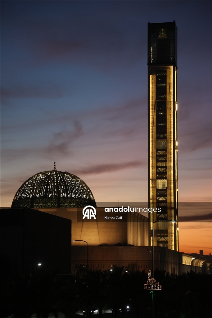 В Алжире совершили первый намаз таравих