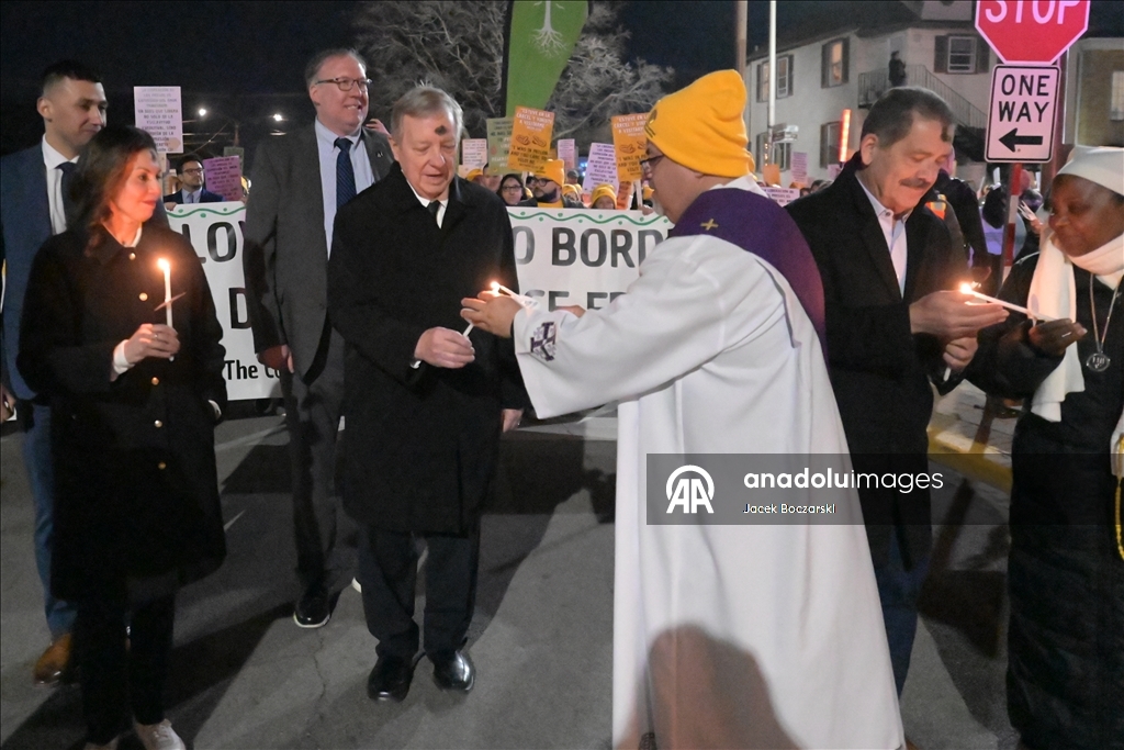 В Чикаго прошла месса и шествие в Пепельную среду