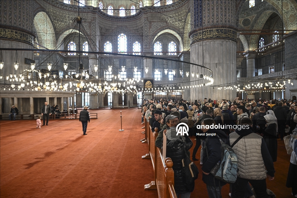 CУЛТАНСКИЕ МЕЧЕТИ СТАМБУЛА - Первая османская мечеть с шестью минаретами: «Султанахмет»