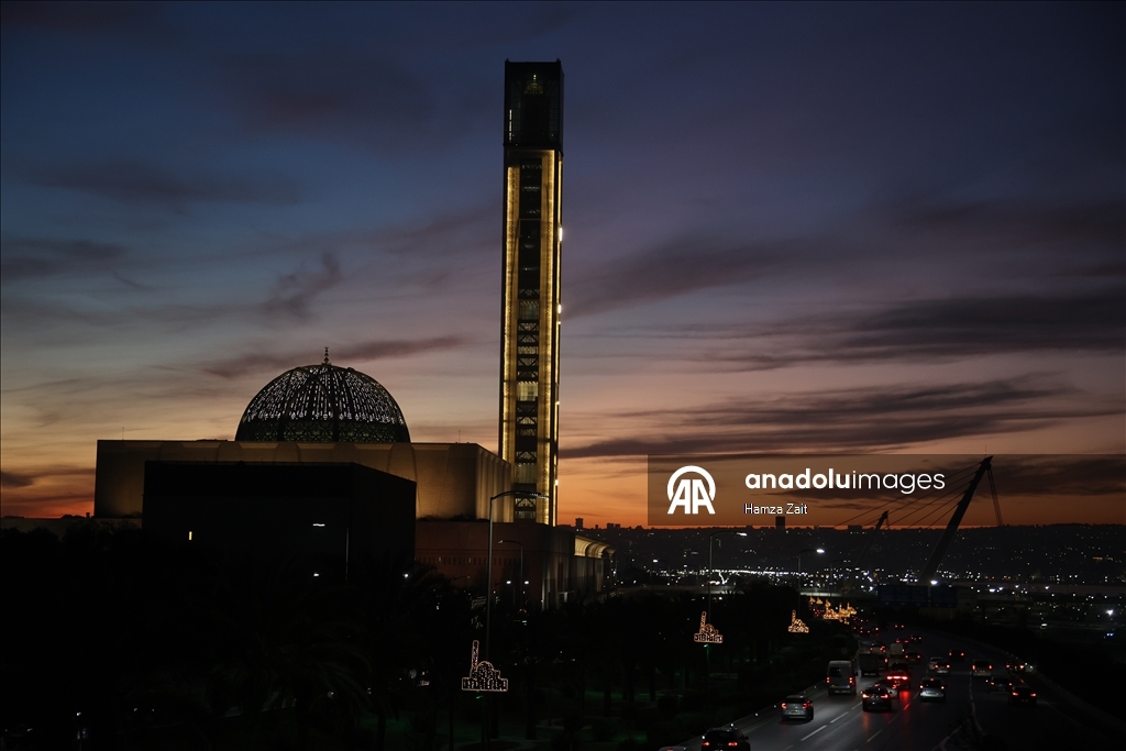 В Алжире совершили первый намаз таравих