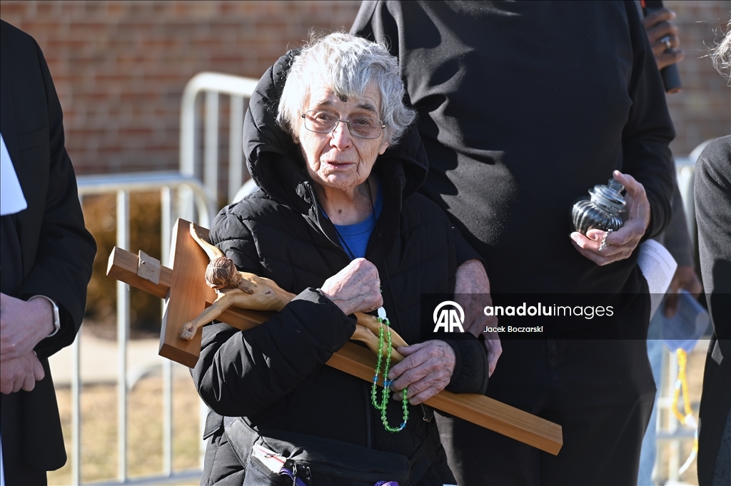 Месса в Пепельную среду для задержанных в центре ICE в Иллинойсе