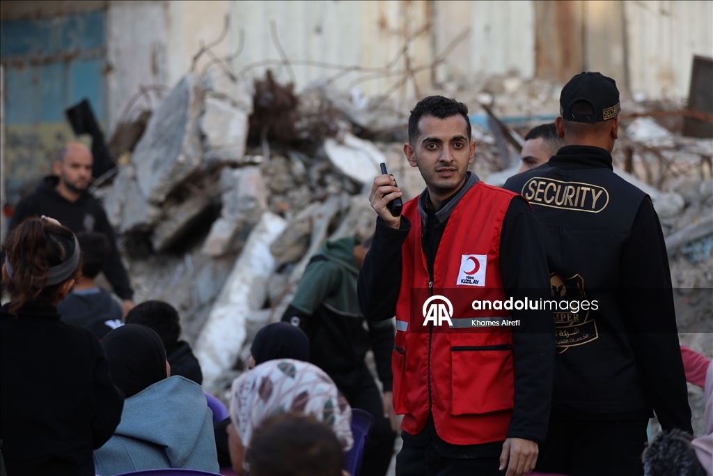 Türk Kızılay, Gazze’de yerinden edilen Filistinlilere iftar verdi