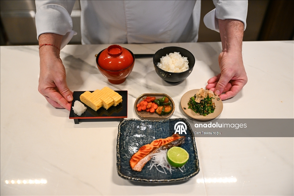 Синан Дамгаджиоглу, первый турецкий шеф-повар, назначенный Министерством сельского, лесного и рыбного хозяйства Японии «Послом доброй воли японской кухни», делится своим опытом с молодыми кулинарами