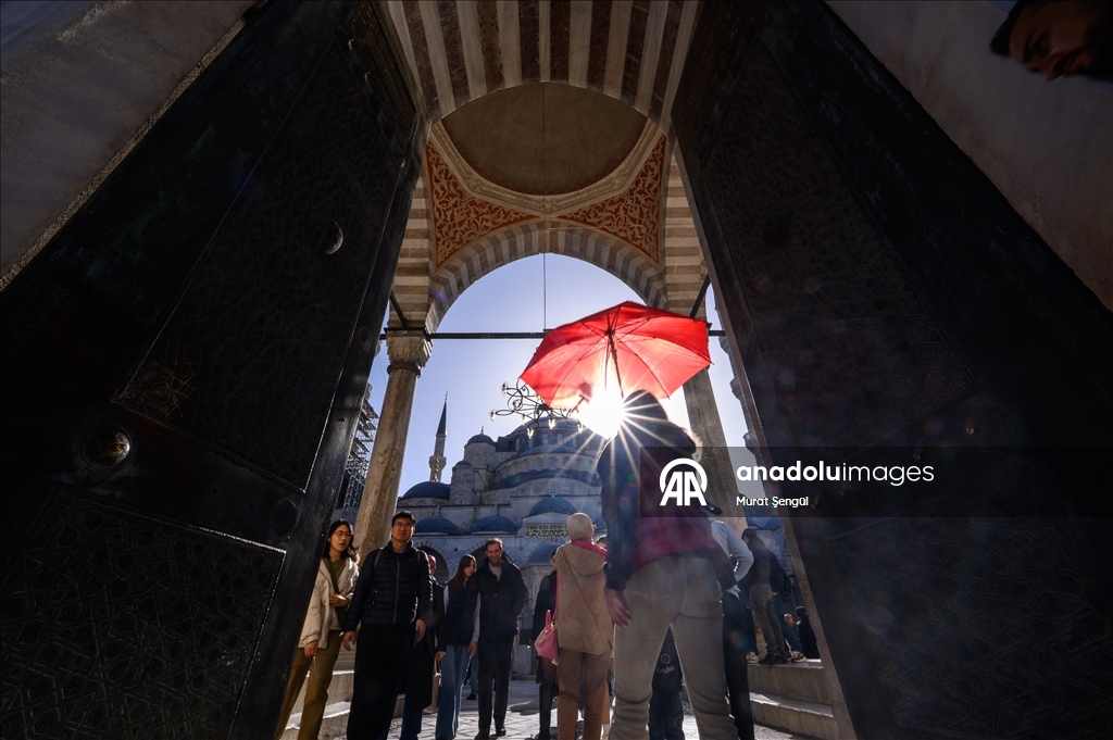 CУЛТАНСКИЕ МЕЧЕТИ СТАМБУЛА - Первая османская мечеть с шестью минаретами: «Султанахмет»