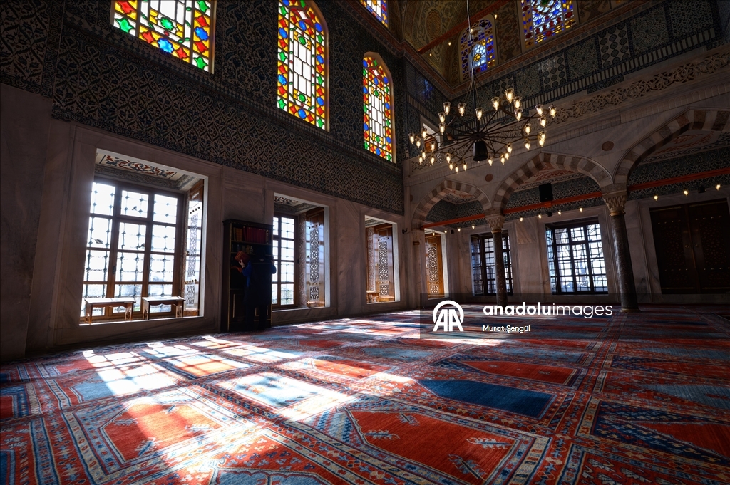 CУЛТАНСКИЕ МЕЧЕТИ СТАМБУЛА - Первая османская мечеть с шестью минаретами: «Султанахмет»