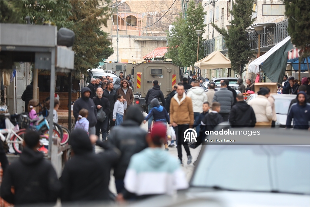 İsrail güçleri, Batı Şeria'nın El Halil kentine baskın düzenledi