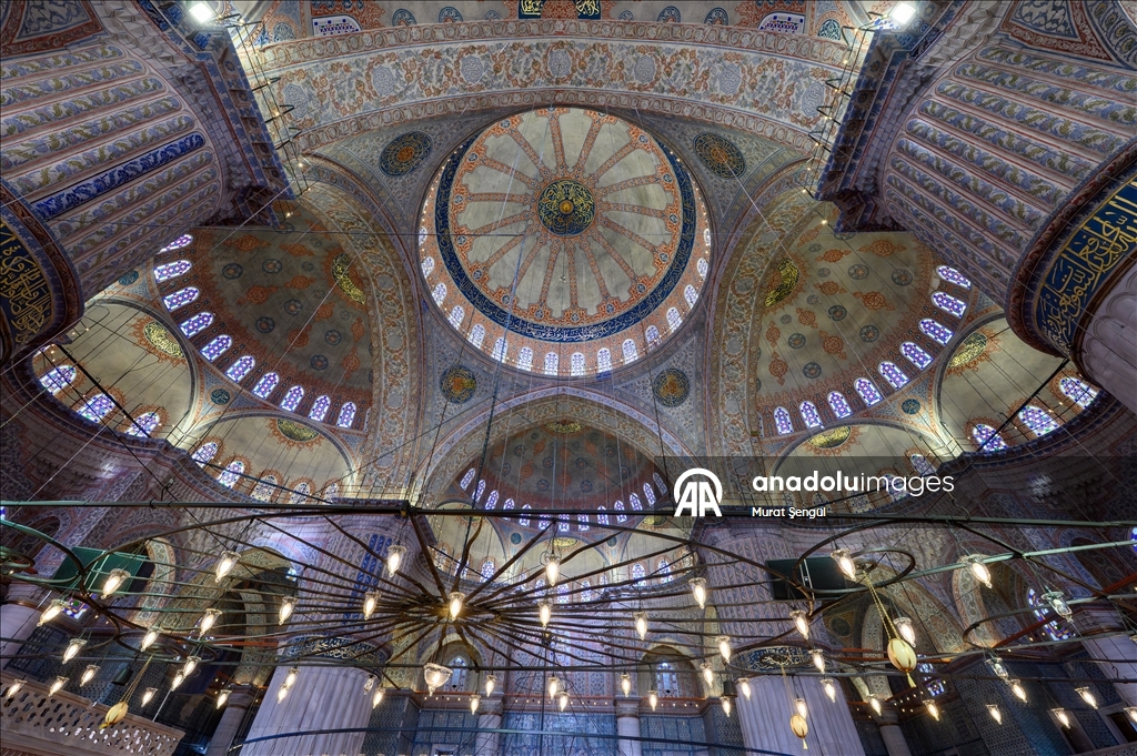 CУЛТАНСКИЕ МЕЧЕТИ СТАМБУЛА - Первая османская мечеть с шестью минаретами: «Султанахмет»