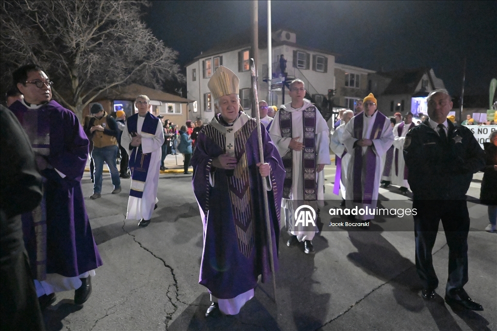 В Чикаго прошла месса и шествие в Пепельную среду