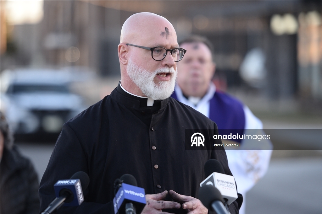 Месса в Пепельную среду для задержанных в центре ICE в Иллинойсе