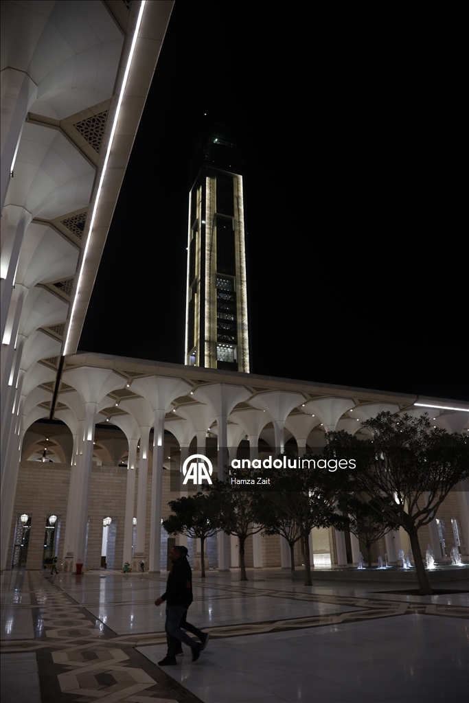 В Алжире совершили первый намаз таравих