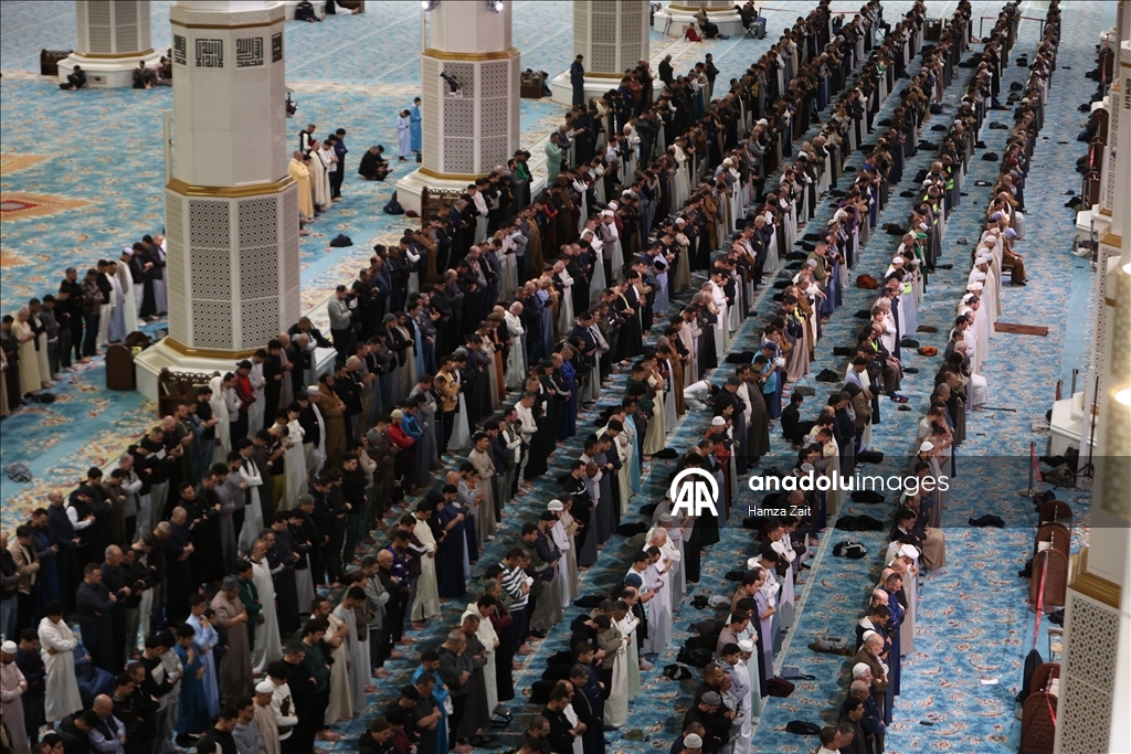 В Алжире совершили первый намаз таравих