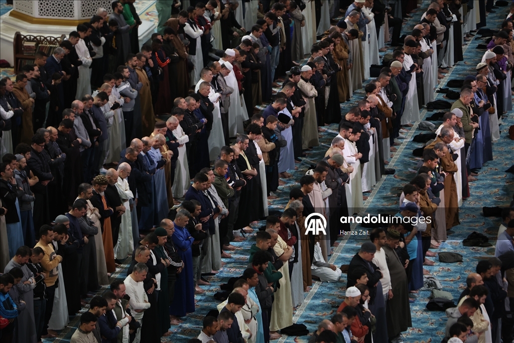 В Алжире совершили первый намаз таравих