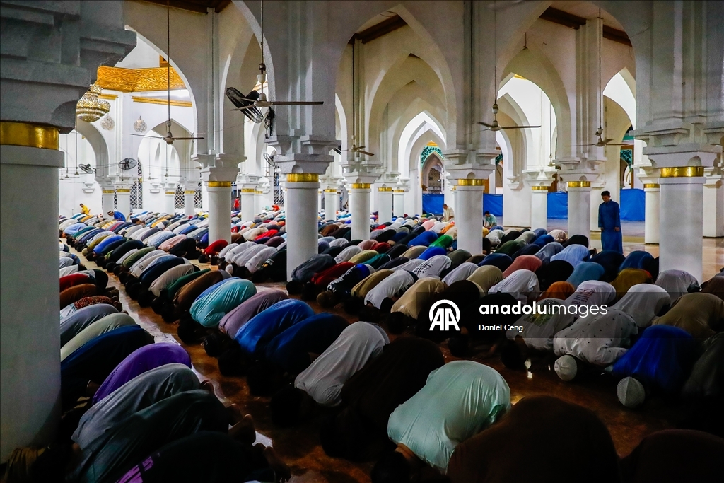 В Маниле совершена первая утренняя молитва по случаю Рамазана