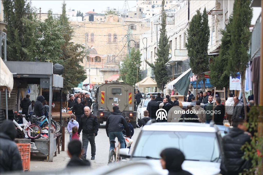 İsrail güçleri, Batı Şeria'nın El Halil kentine baskın düzenledi