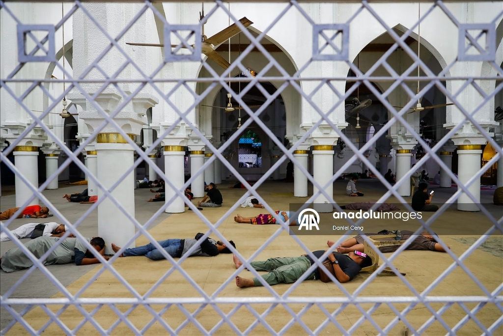 В Маниле совершена первая утренняя молитва по случаю Рамазана