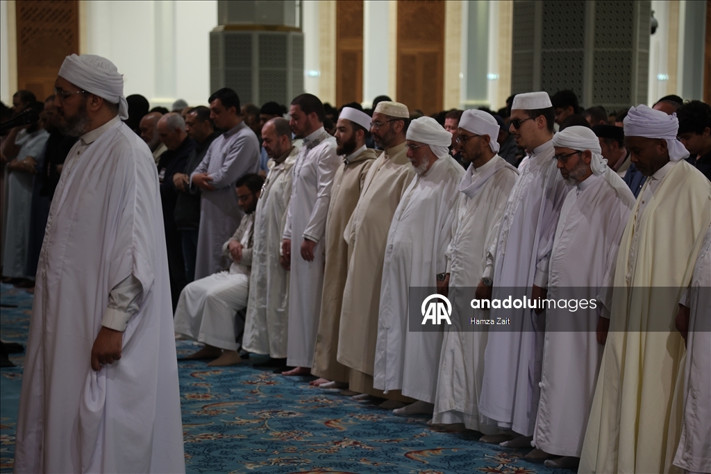 В Алжире совершили первый намаз таравих