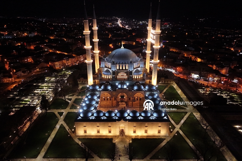 Знаменитая мечеть Селимие, которую великий архитектор османского периода