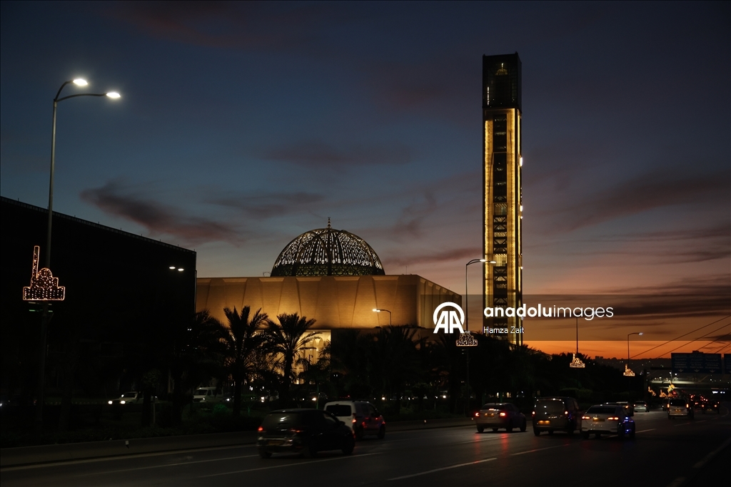 В Алжире совершили первый намаз таравих