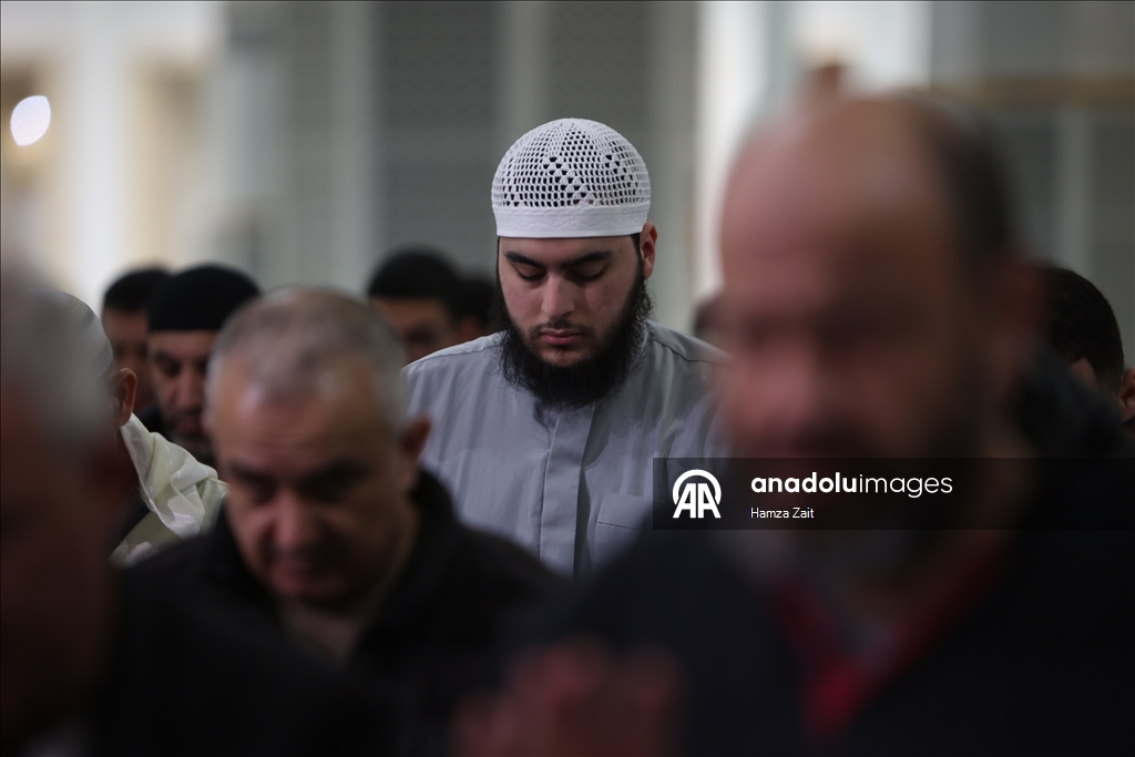 В Алжире совершили первый намаз таравих