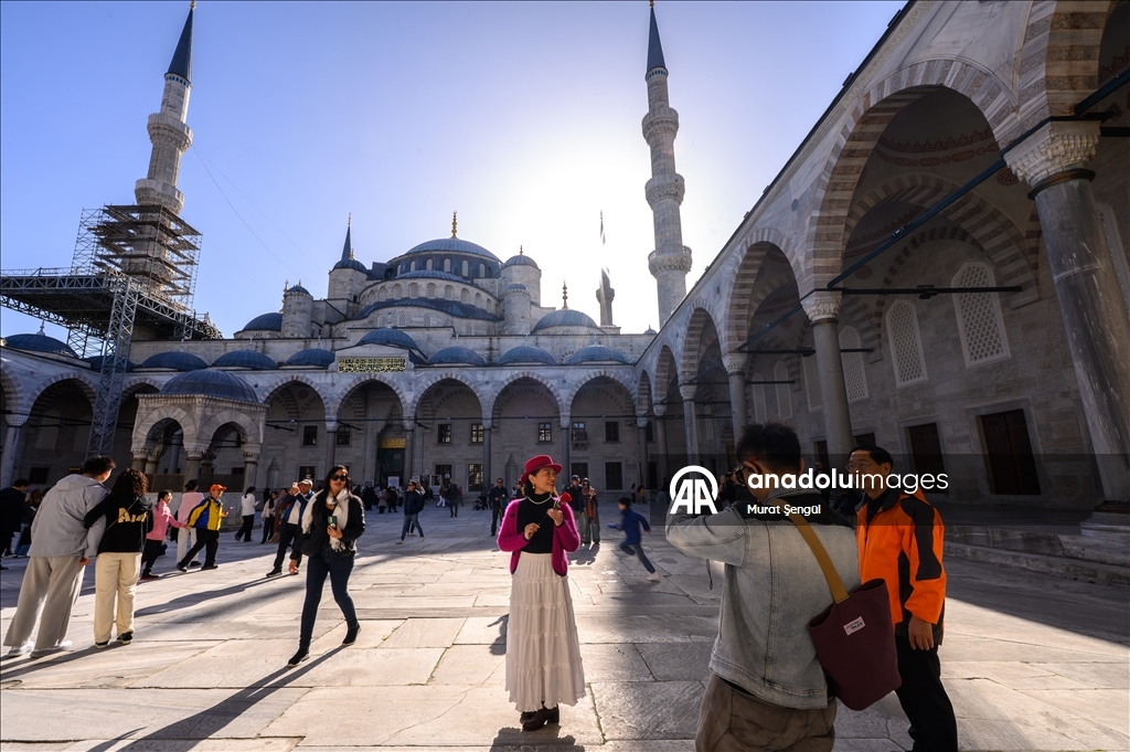 CУЛТАНСКИЕ МЕЧЕТИ СТАМБУЛА - Первая османская мечеть с шестью минаретами: «Султанахмет»