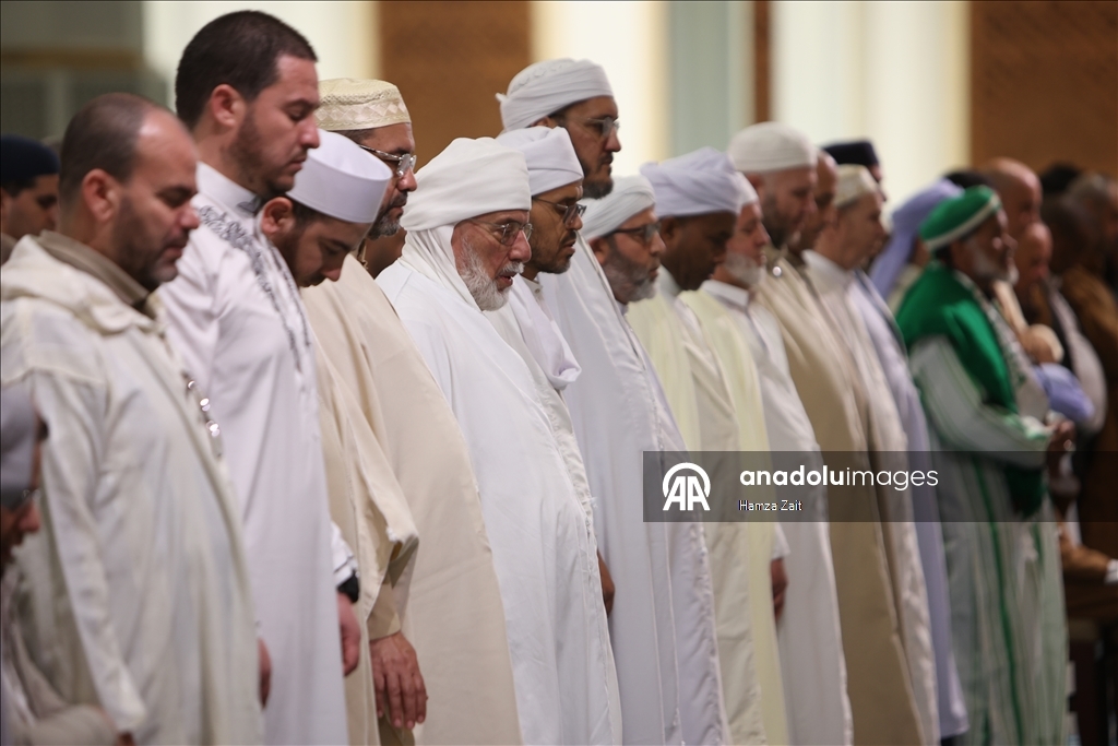 В Алжире совершили первый намаз таравих