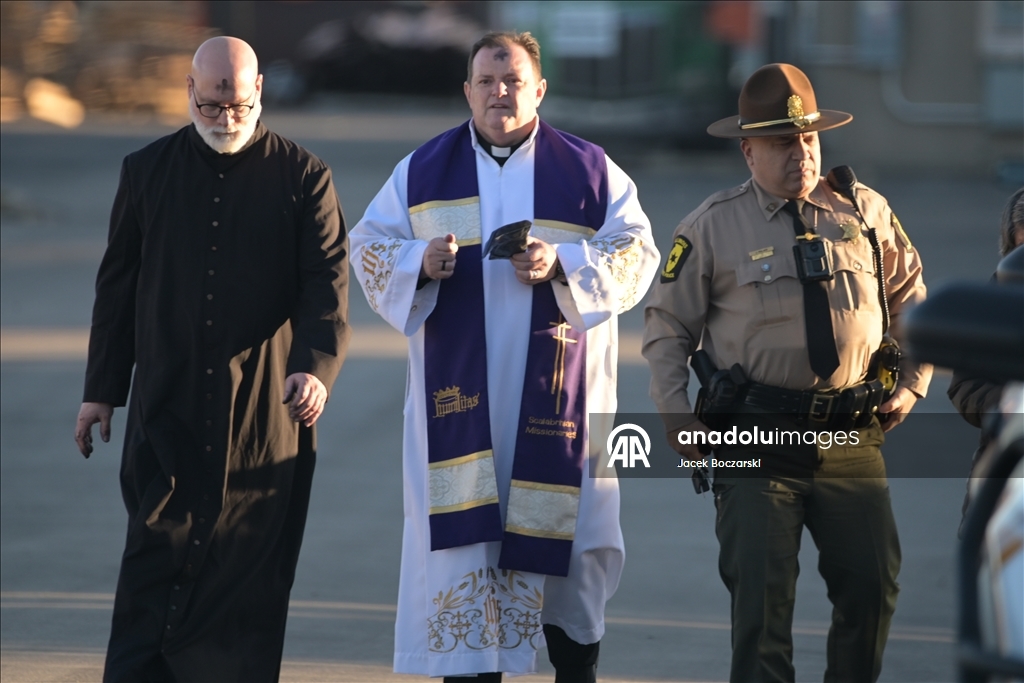 Месса в Пепельную среду для задержанных в центре ICE в Иллинойсе