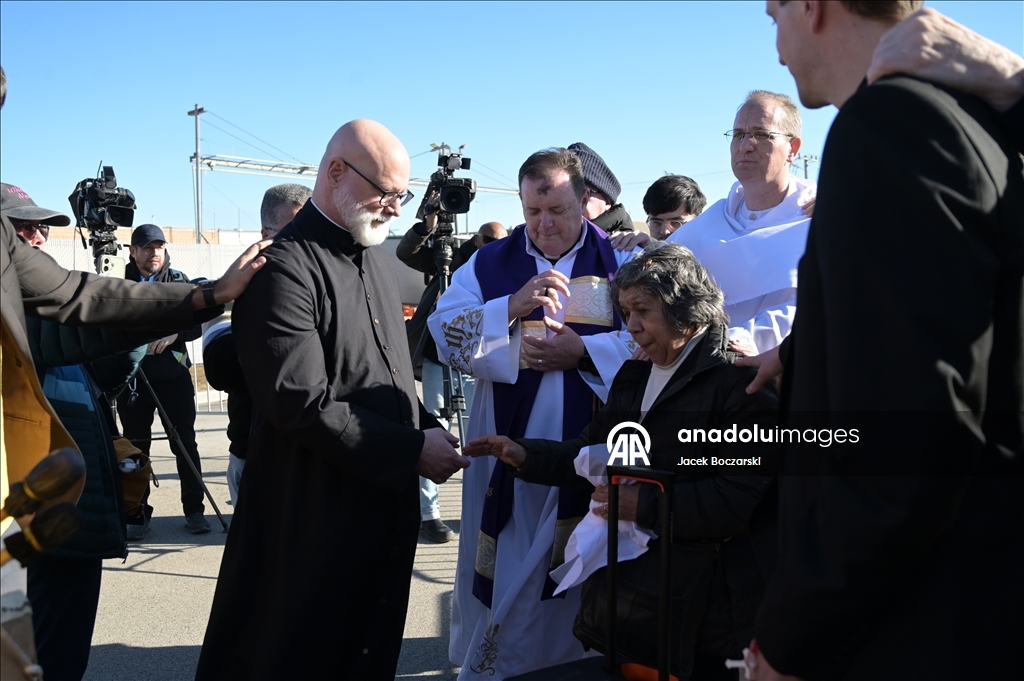 Месса в Пепельную среду для задержанных в центре ICE в Иллинойсе