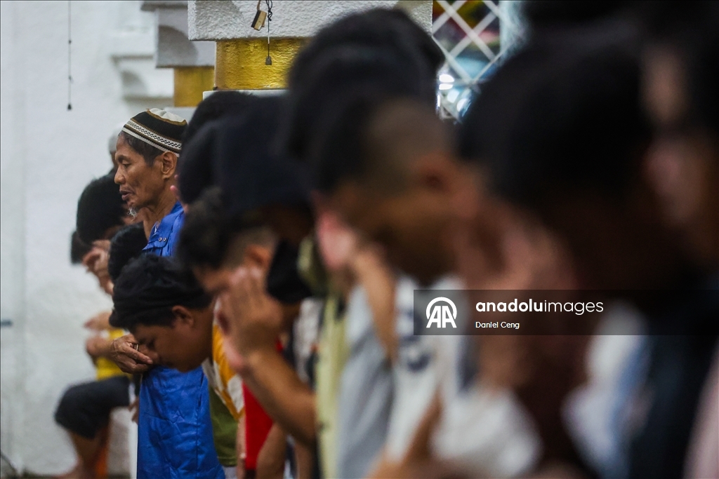 В Маниле совершена первая утренняя молитва по случаю Рамазана